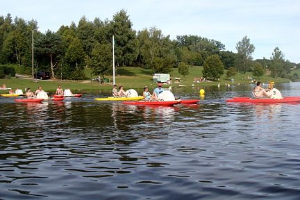 Des pédalos sur le lac St Gervais