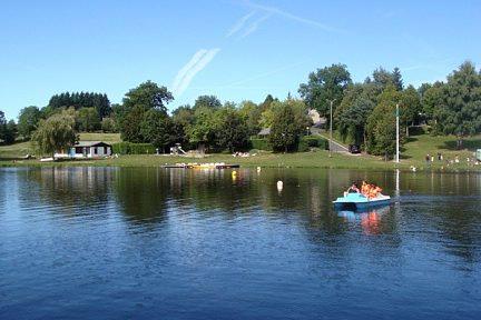 Pédalo sur le Lac de Saint Gervais