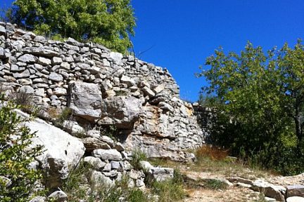 Chemin qui monte à l'Ermitage de Sainte Enimie