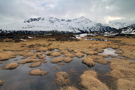 Plateau de Saugué et sommets enneigés
