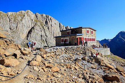 Le refuge des Sarradets, sous la Brèche de Roland