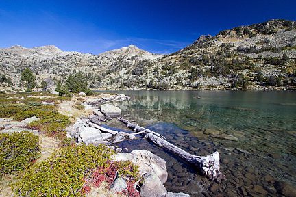 Randonnée le long du lac d'Aumar dans le Néouvielle