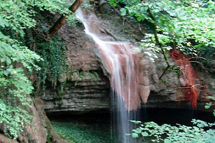 Cascade tout près du départ de La Voie du Tram