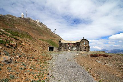 Ancien refuge abandonné sous le pic du Midi de Bigorre