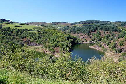 Le lac de Couzon dans la Loire