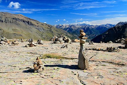 Cimetière de cairns à côté du lac Palluel