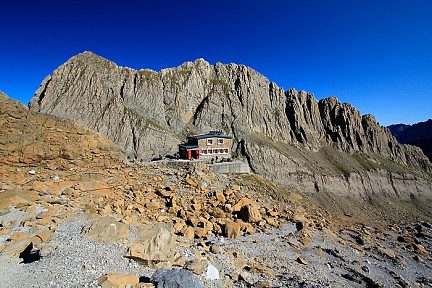 Vue sur le pic des Sarradets en rejoignant la Brèche de Roland