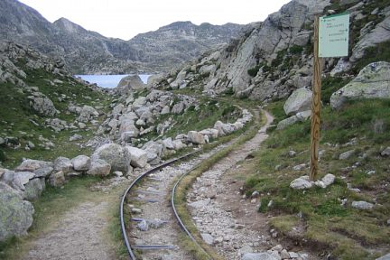 Estany Tort et ancienne voie ferrée