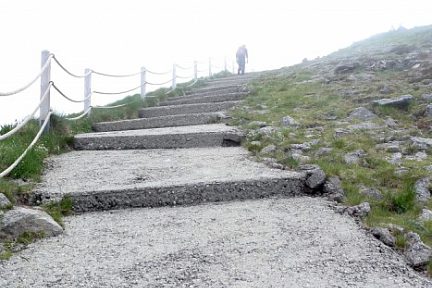 Le Puy Mary se trouve dans le brouillard