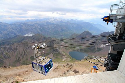 Arrivée du téléphérique au Pic du Midi de Bigorre