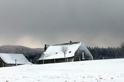 Le plateau de l'Aubrac recouvert de neige