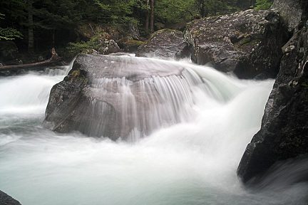 Cascade en vallée de Cauterets, entre La Raillère et le pont d'Espagne