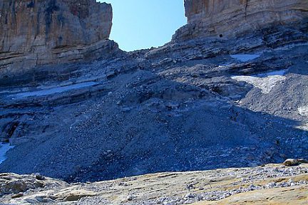 Brèche de Roland en montant versant français