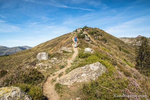 Lac de Soum et cr�te de la Serre