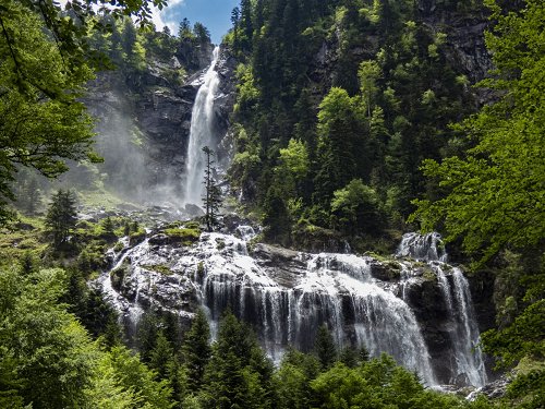 La vall�e d'Ars et l'�tang de Guzet