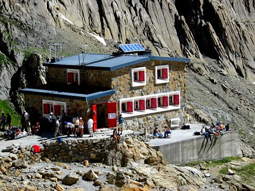 Refuge de la Brèche de Roland/Sarradets
