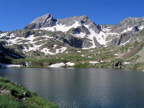Lac d'Arratille depuis le parking du Pont d'Espagne