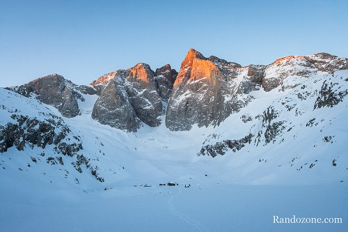Raquettes � neige au refuge des Oulettes de Gaube