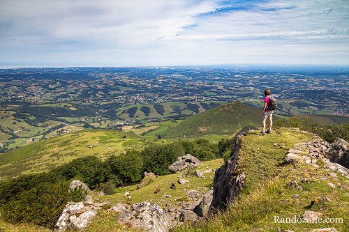 Mondarrain depuis Espelette par Zuharretako Lepoa et le Col des Trois Croix Mondarrain depuis Espelette par Zuharretako Lepoa et le Col des Trois Croix