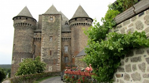 Randonnée au Château du Bousquet, près de Laguiole Randonnée au Château du Bousquet, près de Laguiole