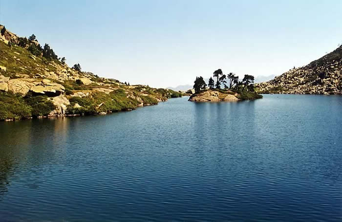 Le calme du lac de Bastampe