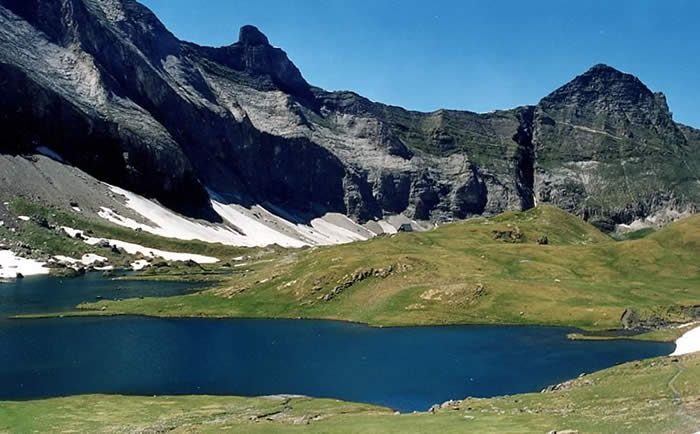 Lac et refuge de Barroude