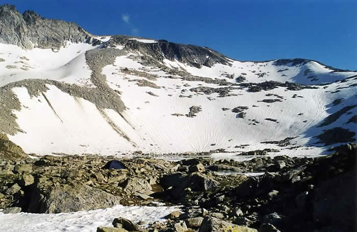 Glacier de Maniportet ( gauche) depuis les lacs Bleus sous le Nouvielle