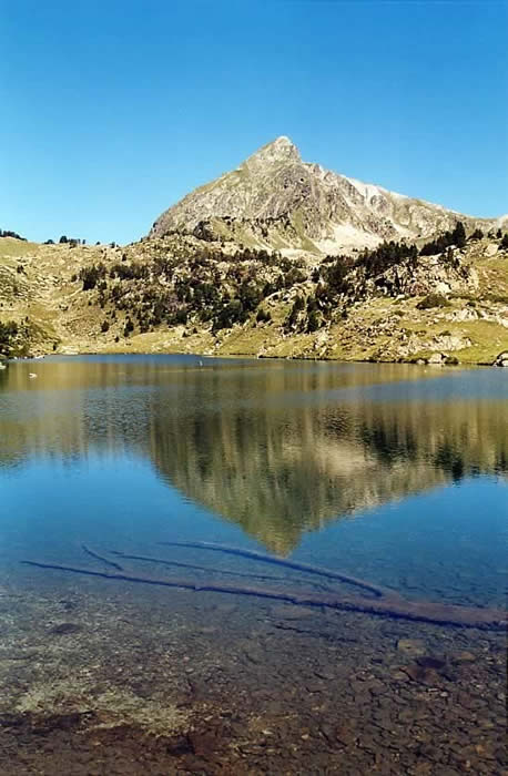Pic de Bastan depuis les lacs du milieu