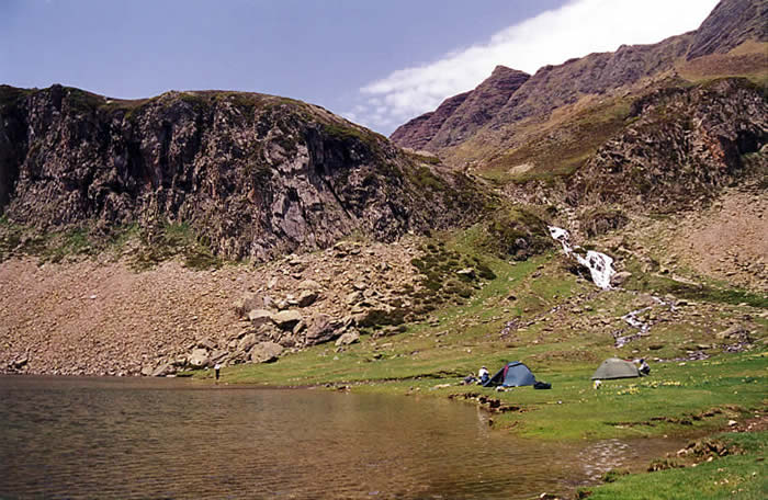 Lac lors de la randonnée autour du pic du Midi d'Ossau Lac lors de la randonnée autour du pic du Midi d'Ossau