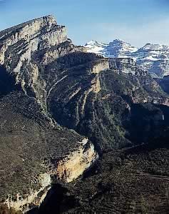 Pic du Mondoto et canyon de Anicsclo