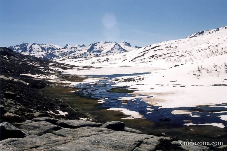 Lac de Nino en Corse sous la neige