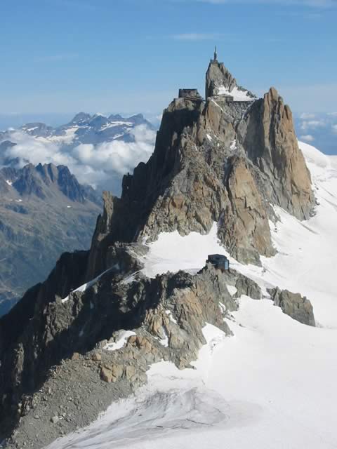 Aiguille du Midi et arte des Cosmiques