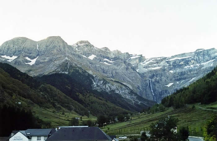 Cirque de Gavarnie au petit matin