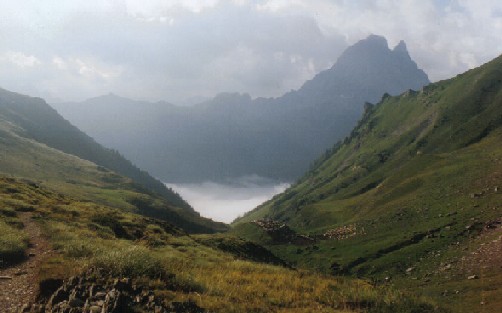 Vue sur l'Ossau en montant au lac d'Aule Vue sur l'Ossau en montant au lac d'Aule