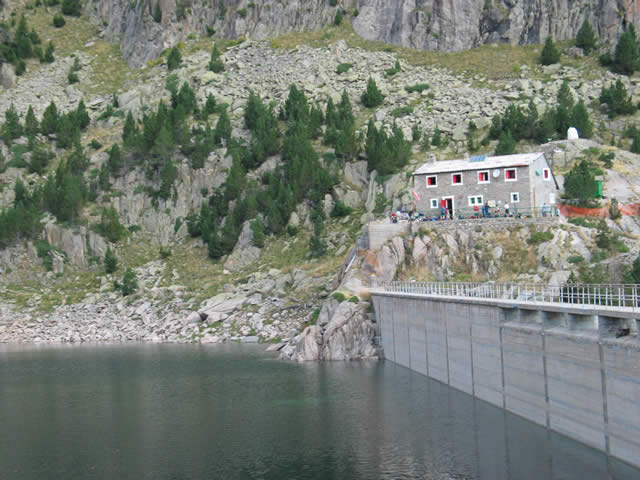 Refuge et barrage de Colomers