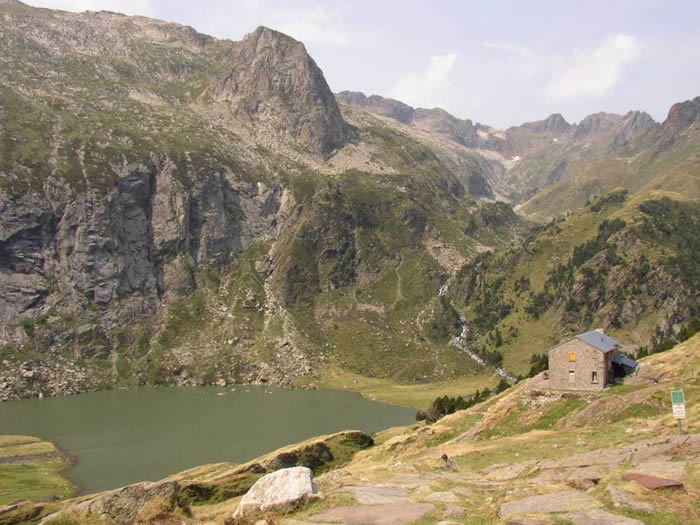 Refuge d'Espingo depuis les granges d'Astau