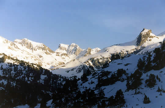 Tte d'Ours et Vignemale depuis le refuge du Marcadau