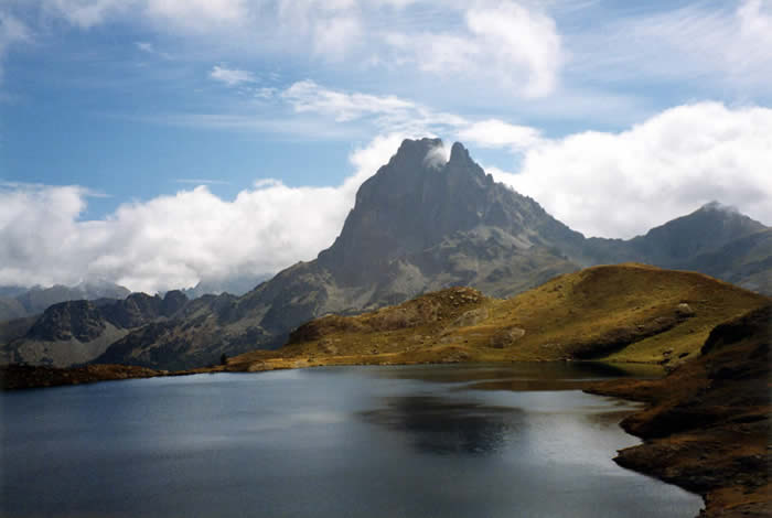 Pic du Midi d'Ossau depuis le lac