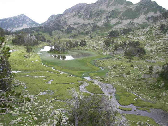 Lac de l'Ile dans le massif du Nouvielle