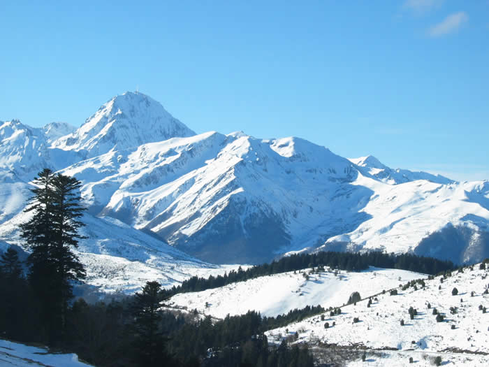 Pic du Midi de Bigorre sous la neige le 1er janvier 2005