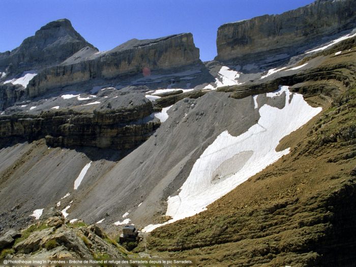 Brèche de Roland et refuge depuis les Sarradets Brèche de Roland et refuge depuis les Sarradets
