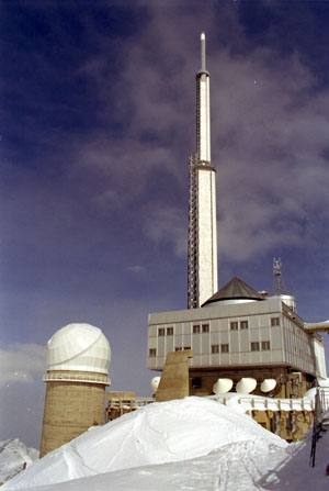 Antenne et coupole du pic du Midi de Bigorre
