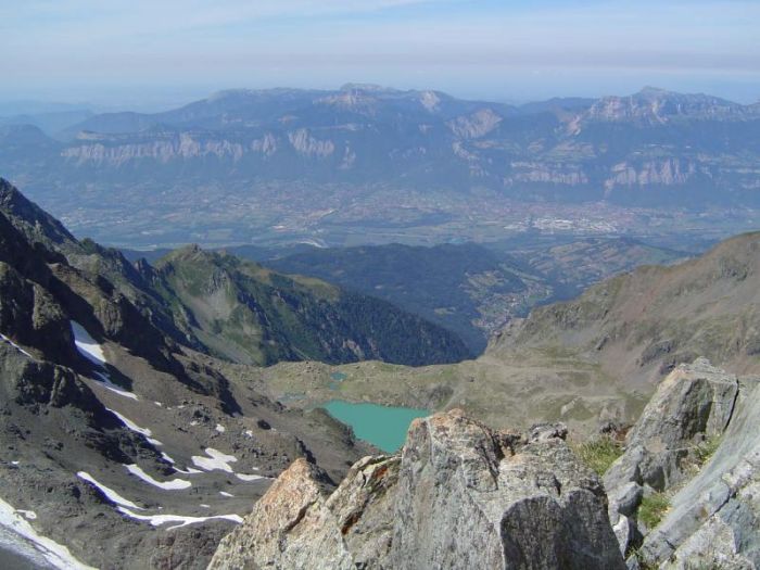Vue sur la vallée Grenobloise depuis le sommet de la Croix de Belledonne Vue sur la vallée Grenobloise depuis le sommet de la Croix de Belledonne