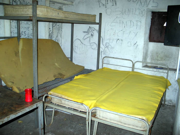 Intrieur de la cabane de Cestrde