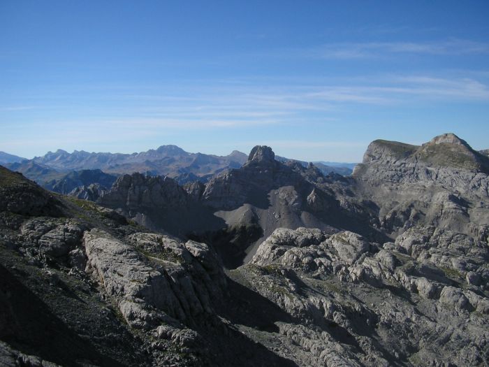 3 rois, pic et table, depuis le sommet du pic d'Anie