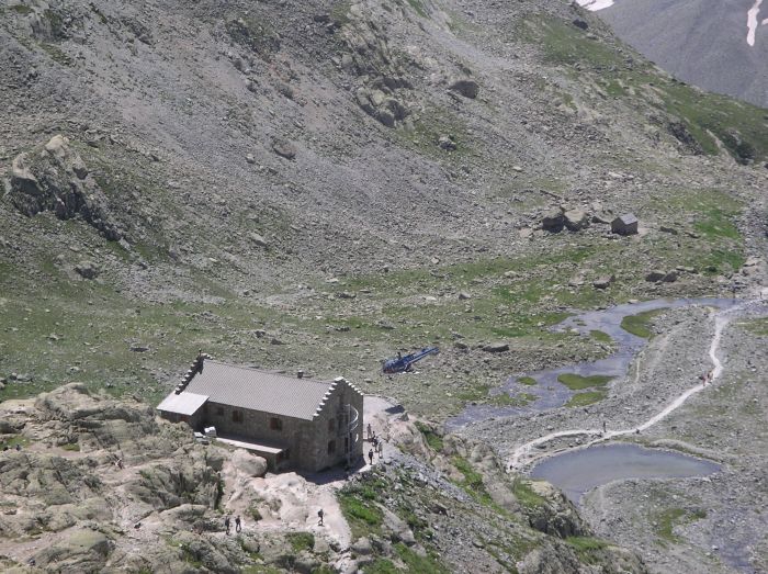 Refuge du Glacier Blanc (2542 m.)