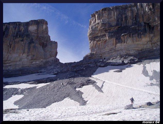 Brche de Roland : beaucoup de neige  traverser
