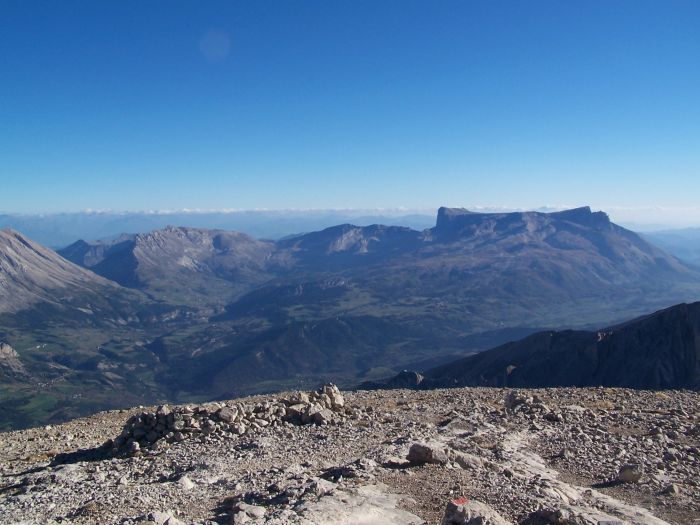 Vue du sommet sur le plateau de Bure