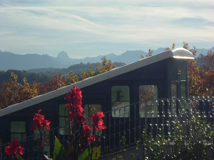 Pic du Midi d'Ossau vu du boulevard des Pyrnes  Pau