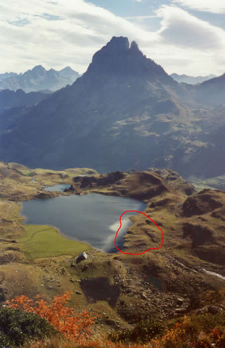 Pic du Midi d'Ossau et le berger du lac Gentau